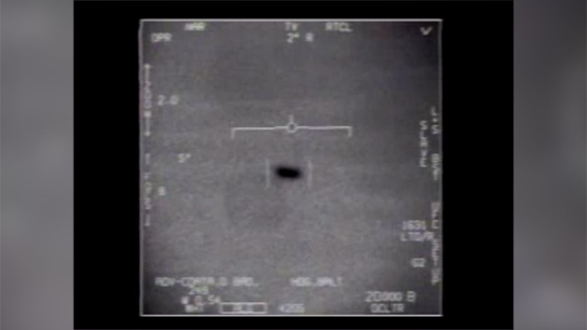 Pentagon zveřejnil tři videa s UFO